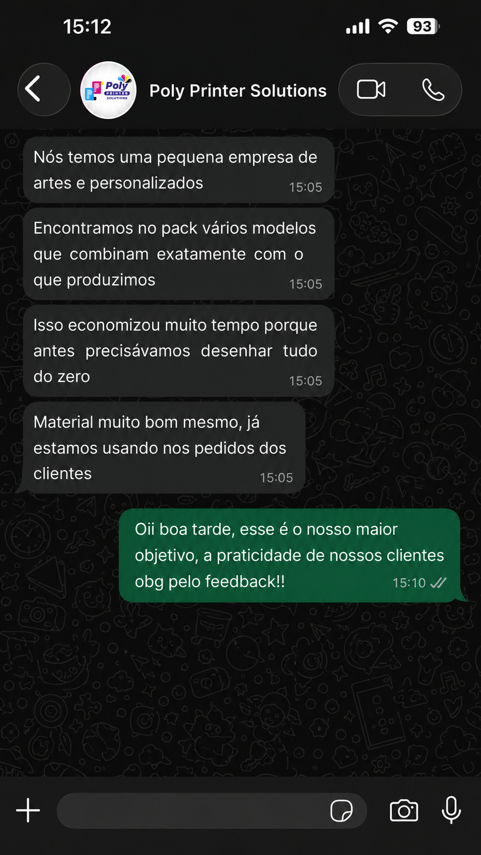 Conversa de WhatsApp da Poly Printer Solutions contando que economizou tempo usando os modelos